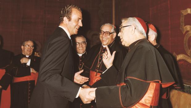 Vicente Enrique y Tarancón junto al rey Juan Carlos I