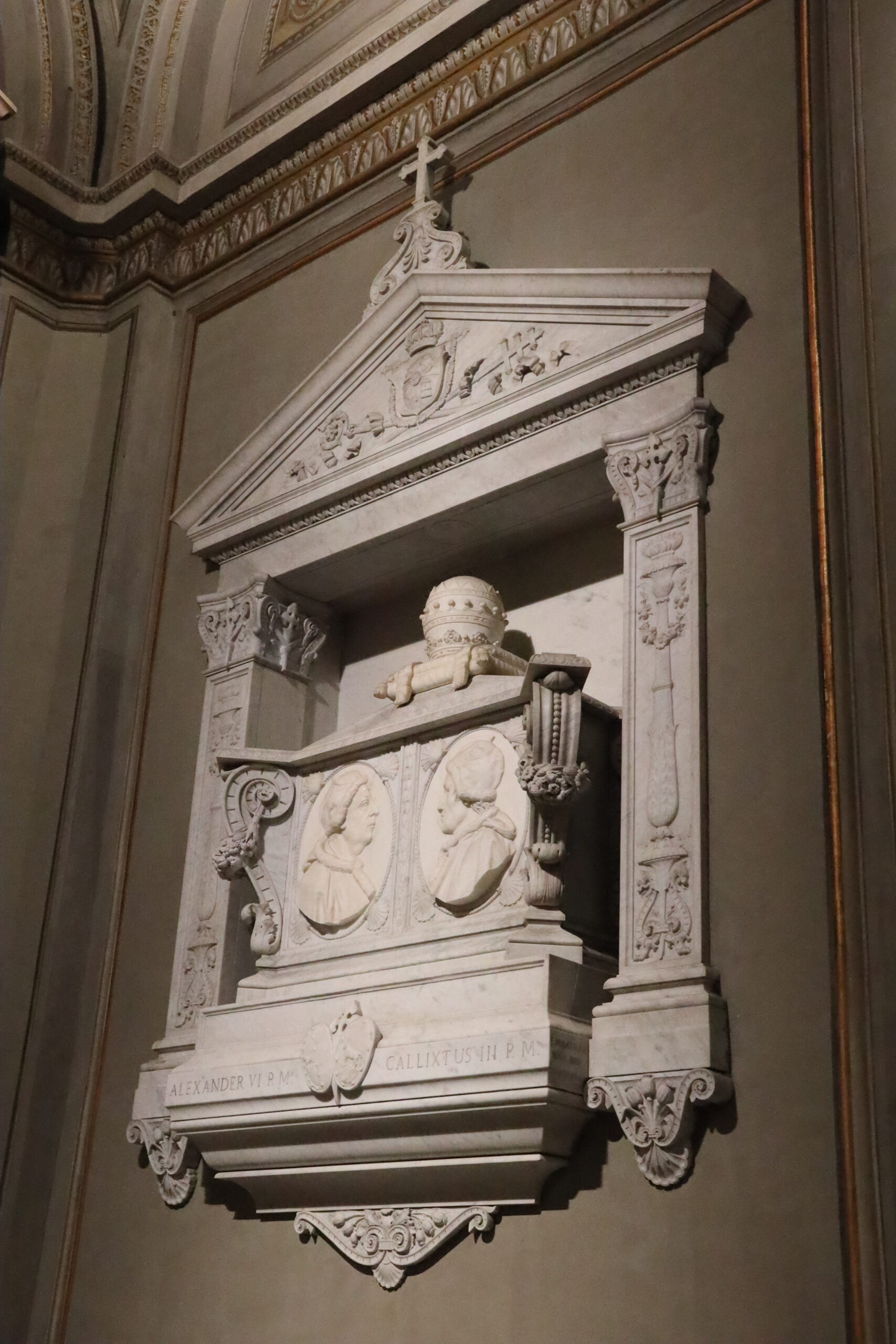 Tumba de los dos setabenses en la Iglesia de Santa María de Montserrat de los Españoles